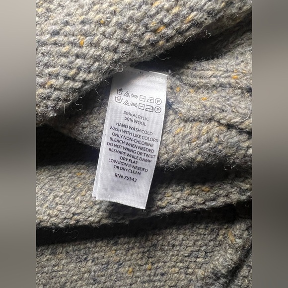 Cynthia Rowley Women's Wool Blend Cowl
Neck Sweater w/ Side Zipper, Size L,Great - Picture 10 of 10